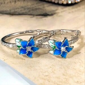 3/$25-Pretty blue hoop earings